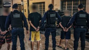 Trio &eacute; preso por tr&aacute;fico de drogas em Nova Serrana