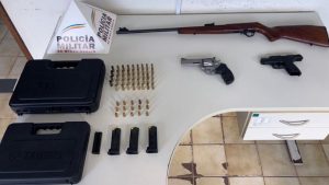 PM apreende armas em S&atilde;o Sebasti&atilde;o do Oeste; homem &eacute; acusado de amea&ccedil;ar ex-companheira