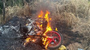 Crian&ccedil;a &eacute; atropelada por motociclista durante manobra perigosa e condutor foge sem prestar socorro