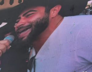 Henrique e Juliano vivem a experi&ecirc;ncia da Divinaexpo al&eacute;m dos palcos e prestigiam o rodeio neste domingo