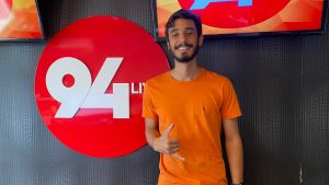 Palco Autoral 94LIVE: Conhe&ccedil;a o som de Vitor de Freitas