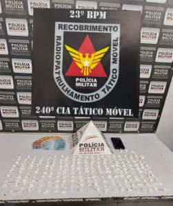 Homem &eacute; preso por tr&aacute;fico de drogas em churrasquinho no Centro de Divin&oacute;polis