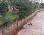 Bombeiros resgatam homem embriagado que caiu no Ribeirão Arrudas em BH