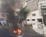 Carro pega fogo em rua do bairro Gutierrez, em BH; veja vídeo