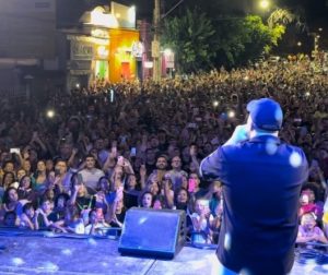 Celebra Divin&oacute;polis completa tr&ecirc;s anos e programa&ccedil;&atilde;o ter&aacute; show da cantora Aline Barros