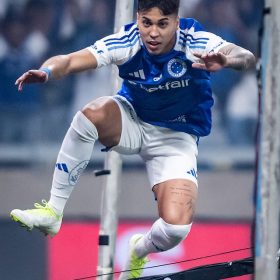 Cruzeiro amassa o Palmeiras no primeiro tempo, Kaio Jorge define em 4 minutos e chega a vice-lideran&ccedil;a do Brasileir&atilde;o.