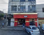 Dupla assalta padaria em BH e dono troca socos com um dos ladrões