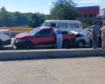 Divinópolis: Colisão entre três carros deixa um ferido na Ponte do Porto Velho