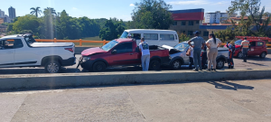 Divin&oacute;polis: Colis&atilde;o entre tr&ecirc;s carros deixa um ferido na Ponte do Porto Velho