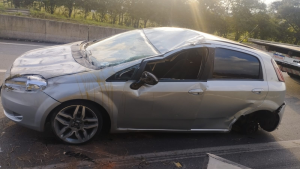 Carro capota com beb&ecirc; a bordo em acidente na MG-050