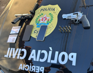 Trio &eacute; preso ap&oacute;s persegui&ccedil;&atilde;o, acidente e confronto com a pol&iacute;cia em Ita&uacute;na