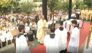 Corpus Christi re&uacute;ne fi&eacute;is e celebra Missa Jubilar em Divin&oacute;polis