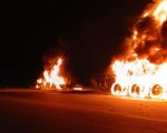 Incêndio destrói caminhão e interdita BR-262, em Nova Serrana