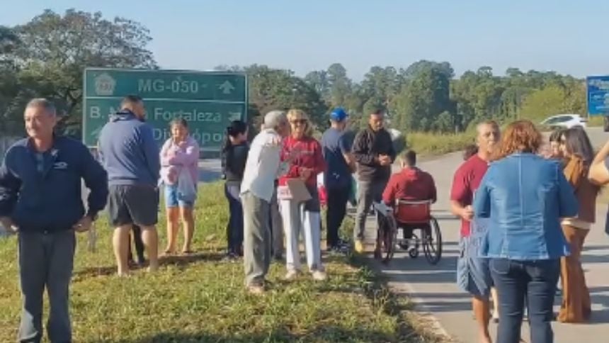 Manifestação pede mais segurança na BR-494, em Divinópolis