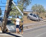 Vídeo: Motorista perde o controle e carro bate em poste em Formiga