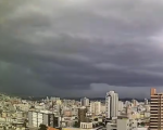 Câmera registra avanço da Chuva intensa em Divinópolis nesta terça-feira