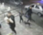 VÍDEO: homem é flagrado chutando cachorro de rua na frente do filho na região da Pampulha