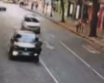 Vídeo: Idosa é atropelada ao atravessar fora da faixa no Centro de BH