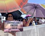 Fiéis de diversas cidades participam do show do Padre Reginaldo Manzotti
