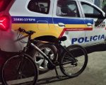 Homem assalta ciclista e é preso em Carmo do Cajuru; criminoso tem mais de 10 passagens