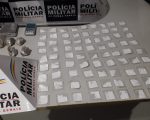 PM apreende drogas em casa abandonada de Cláudio