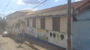 Aulas são suspensas após aluna ser picada por escorpião em escola de Divinópolis