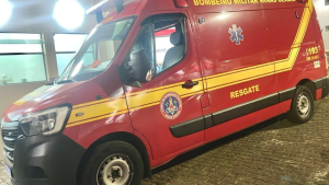 Colis&atilde;o entre carro e moto deixa feridos na MG-050 em Formiga