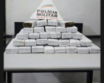 Arcos: PM apreende 29 barras de maconha em veículo