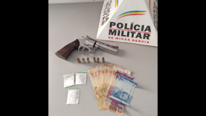 PM prende homem por tr&aacute;fico e porte ilegal de arma no Centro de Formiga