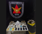 Droga na geladeira e moto irregular: trio é preso por tráfico em Pará de Minas