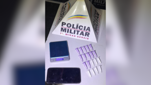 Motociclista &eacute; preso por tr&aacute;fico de drogas em Cl&aacute;udio