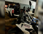 Homem é preso após fugir da PM, atirar contra policiais e ser flagrado com moto clonada em Pitangui