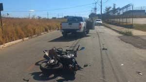 Nova Serrana: Motociclista sofre fratura em acidente com caminhonete