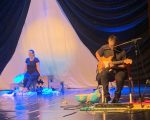 Sarau “Luz e Sombra” transforma biblioteca em palco de emoções em Divinópolis