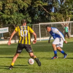 Adulto e Veterano: Campeonato do Estrela do Oeste segue com bons jogos e redes balan&ccedil;ando