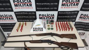 Pol&iacute;cia Militar apreende armas e muni&ccedil;&otilde;es e prende tr&ecirc;s homens em Pedra do Indai&aacute;