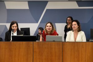 Deputadas protocolam projeto para suspender medida de Zema que acaba com licenciamento ambiental