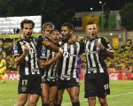 Atlético vence no sufoco o xará Bucaramanga e leva vantagem para o jogo de volta.