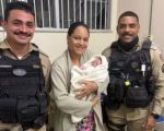 Bebê de sete dias engasga após barulho de perseguição policial em BH e é socorrida por militares