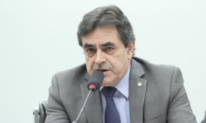 Domingos S&aacute;vio leva programa Mais Gen&eacute;tica a Divin&oacute;polis com planejamento de transformar a pecu&aacute;ria local