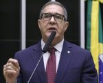 Projeto libera funcionamento de comércio aos domingos e feriados