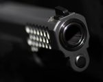 Jovem é assassinado com nove tiros no rosto após abraçar ex-namorada na Grande BH
