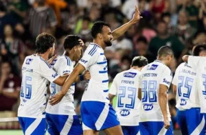Segue o l&iacute;der! Cruzeiro vence o Flu no Maracan&atilde; e assume a ponta da tabela