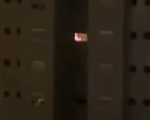 Vídeo de lareira na tv assusta moradores ao confundirem com incêndio em condomínio da Grande BH; veja o momento