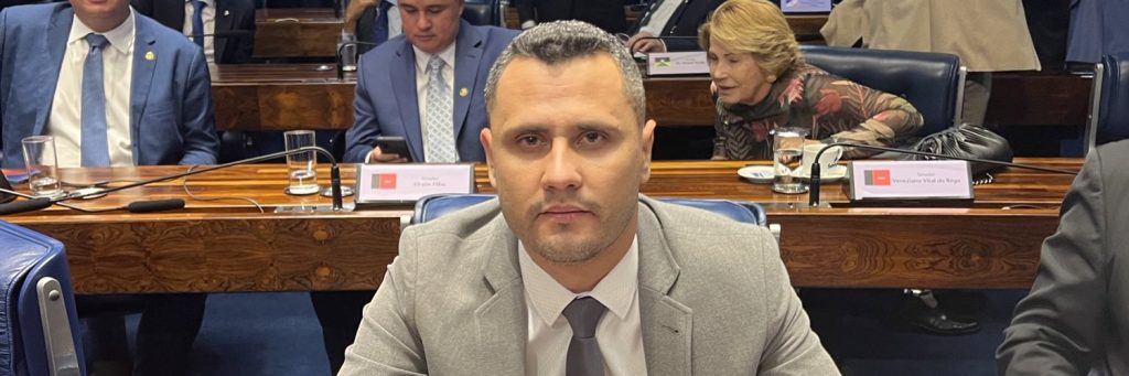 O senador Cleitinho (Republicanos-MG), com base em Divin&oacute;polis, declarou voto contra a chamada &ldquo;PEC da Blindagem&rdquo;