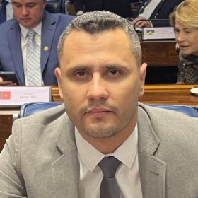 Senador Cleitinho repercute nas redes ao declarar voto contra a &ldquo;PEC da Blindagem&rdquo;