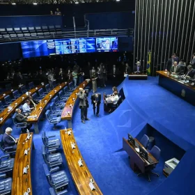 Senado aprova isen&ccedil;&atilde;o de IR para quem ganha at&eacute; dois sal&aacute;rios-m&iacute;nimos
