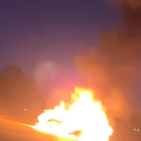 Carro pega fogo na MG-050 em Ita&uacute;na