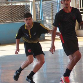 Jogos Escolares de Divinópolis 2025 começam com partidas acirradas no futsal