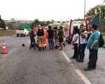Motociclista fica ferida após acidente com carro no trevo da Autorama, em Divinópolis